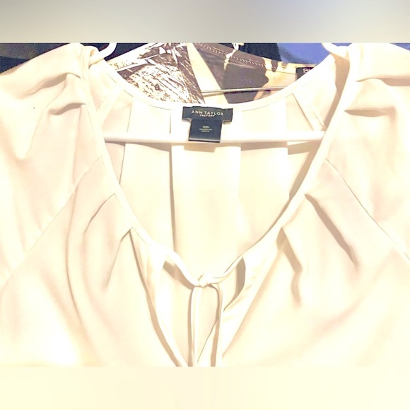 Ann Taylor Lovely Off White Top Like New,  Size XS - Picture 1 of 6